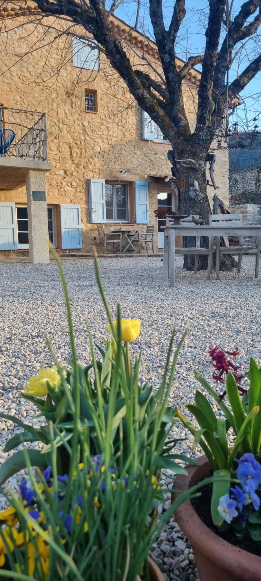 Mas Tulipe De Soie Bed & Breakfast